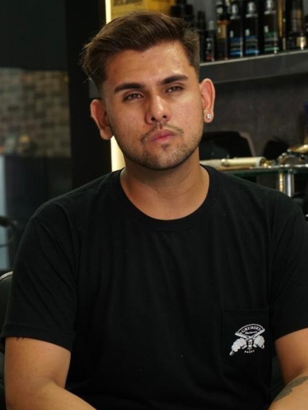 Erick Barçala — Barbeiro especialista em degradê na Gruber's Barbearia Curitiba