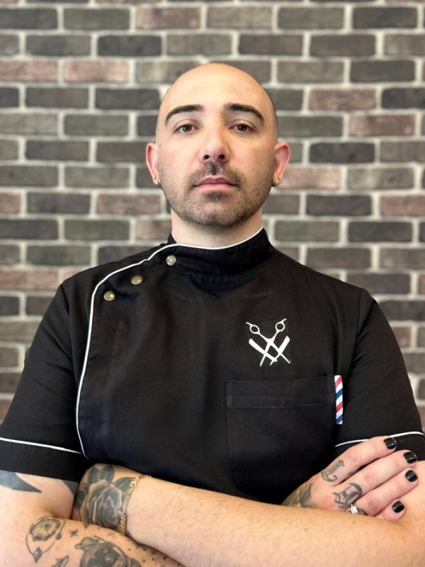 Jakson Gruber — Barbeiro especialista em cortes modernos na Gruber's Barbearia